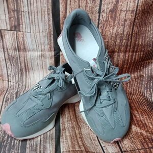 New Balance Women's Sneakers in Gray and Pink